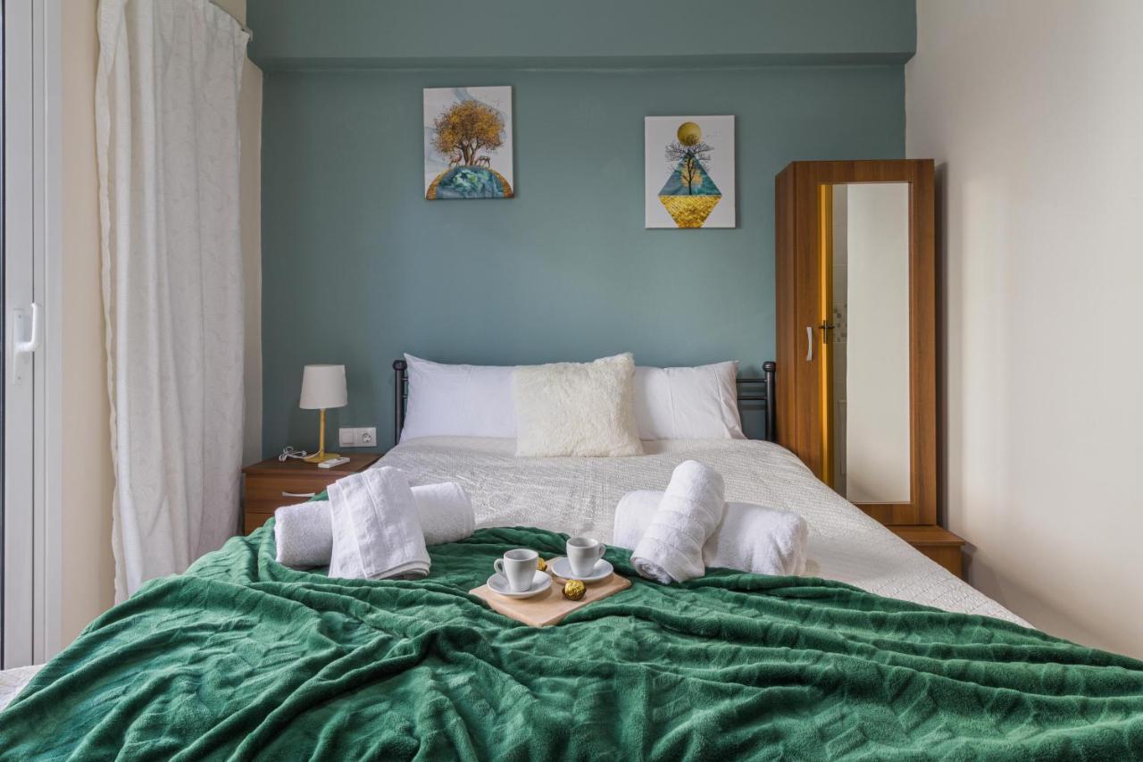 Couples Retreat, Fully Equipped Studio/ Loutraki Beachアパートメント エクステリア 写真