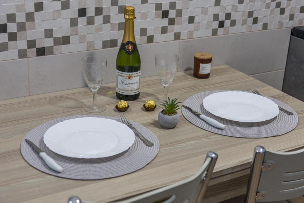 Couples Retreat, Fully Equipped Studio/ Loutraki Beachアパートメント エクステリア 写真